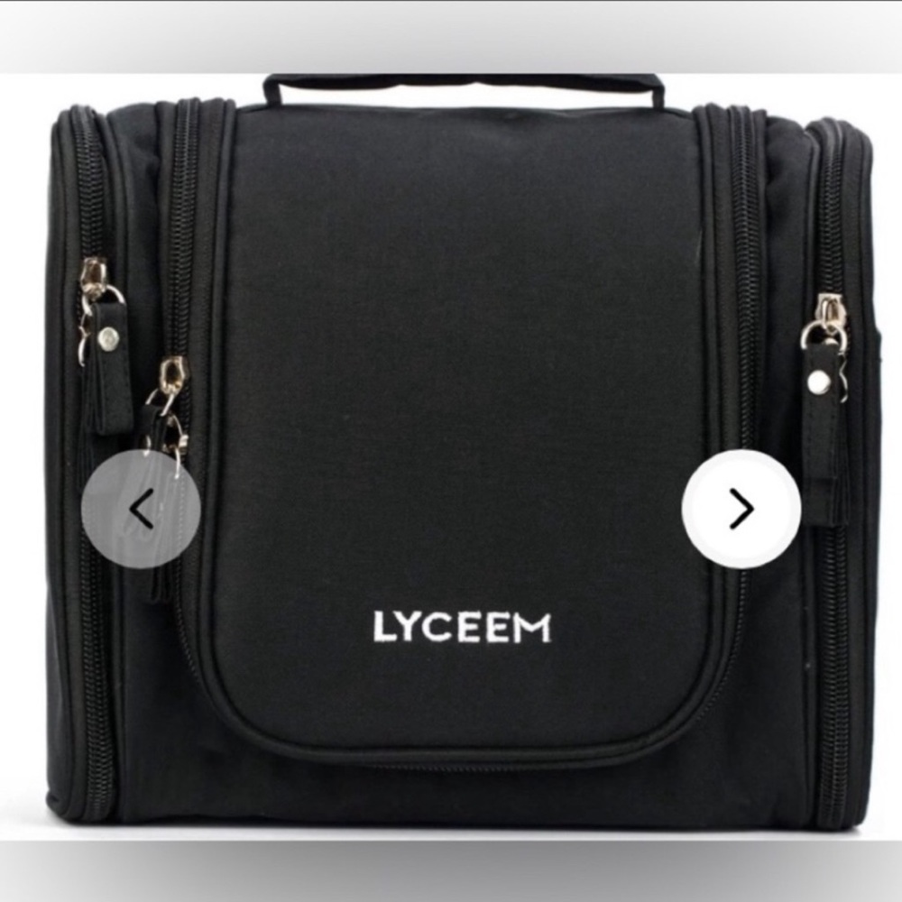 Unisex Travel Toiletry Case/Bag Has a hook to hang on bathroom door.
